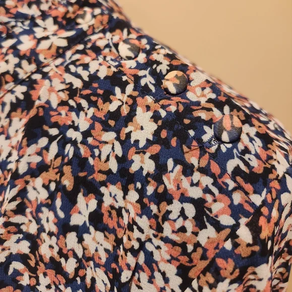 Vince Camuto Fresh Blooms Print 3/4 Sleeve Button Shoulder Chiffon Blouse size M - Picture 3 of 14